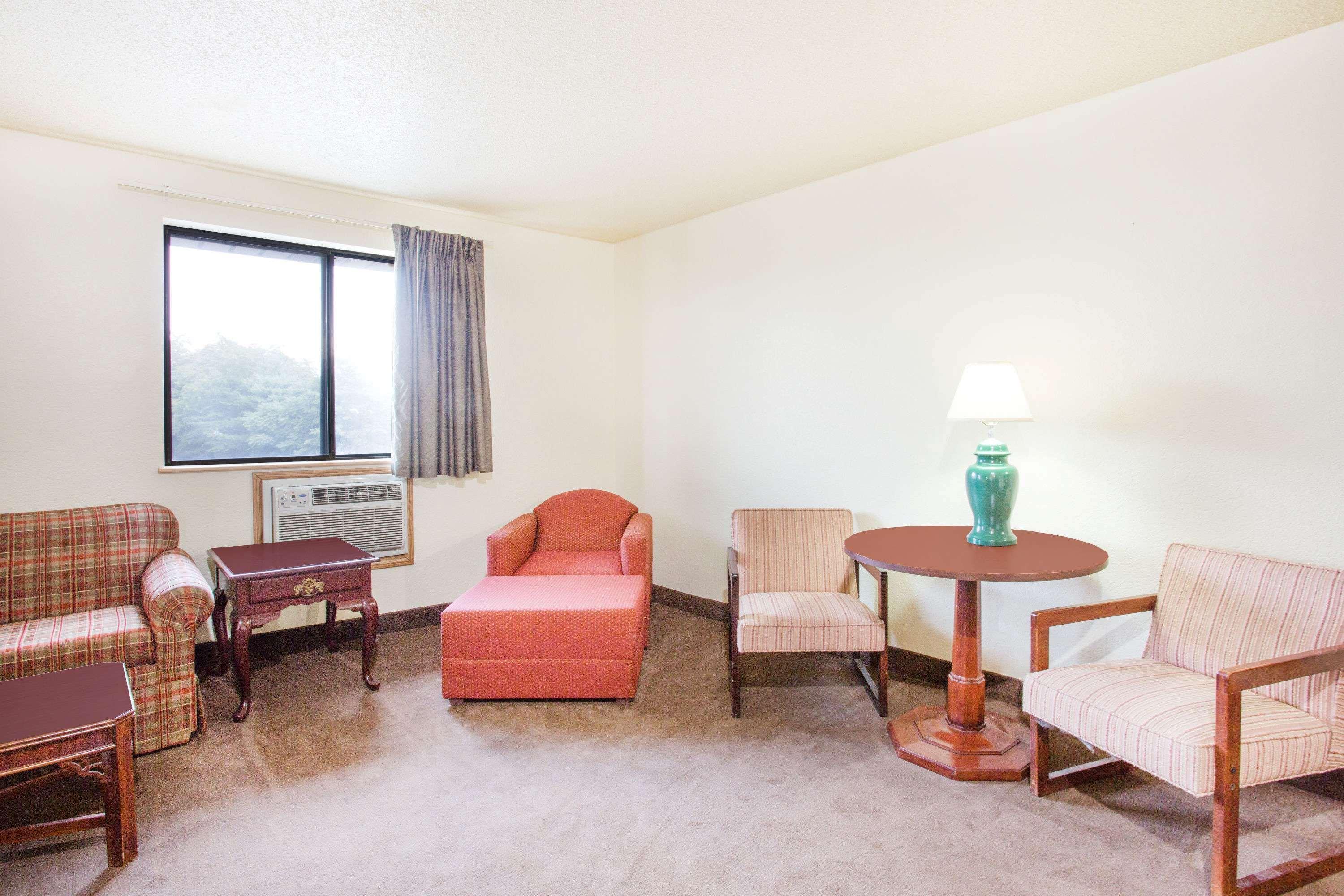 Super 8 By Wyndham Lexington Va Hotel Bagian luar foto
