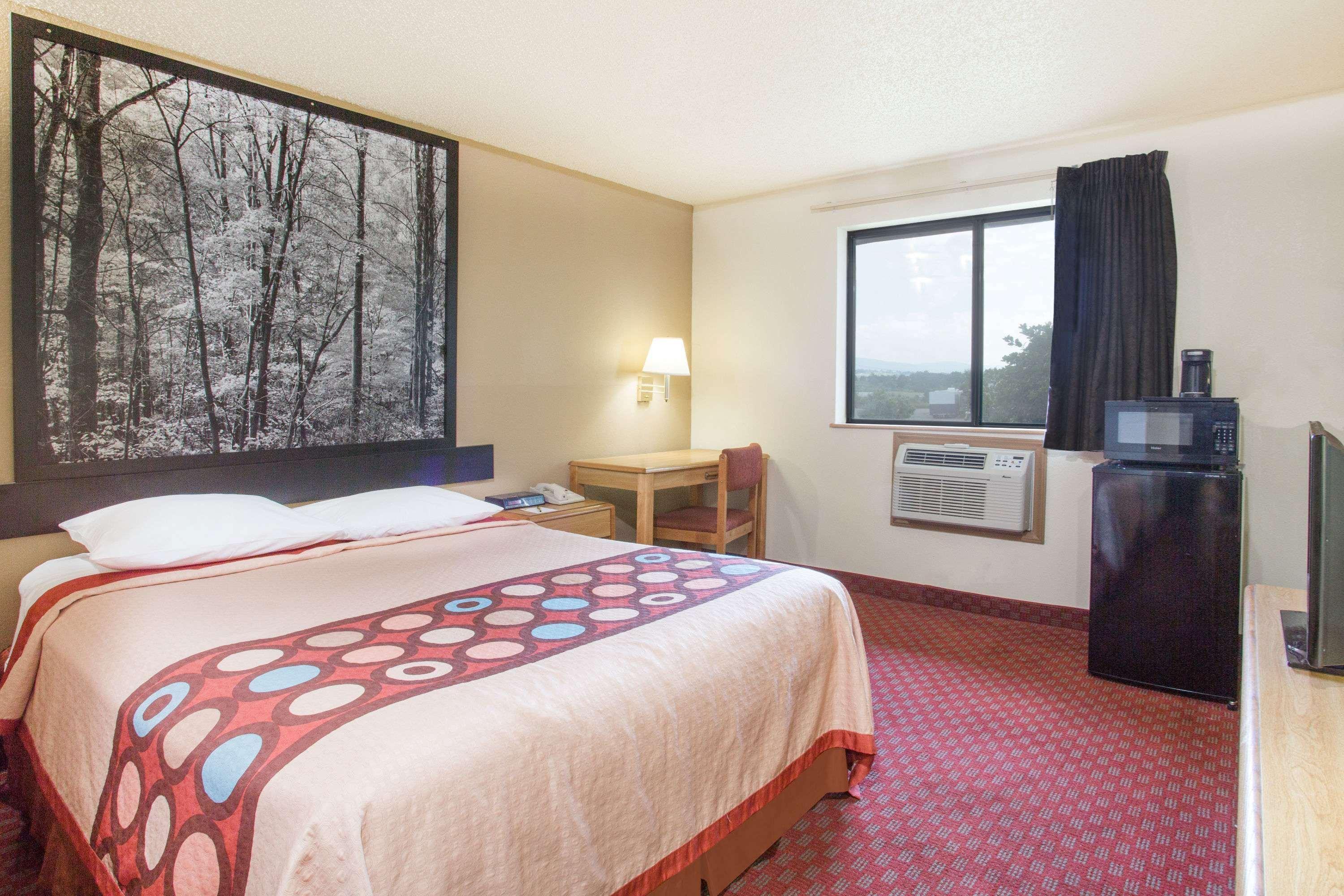 Super 8 By Wyndham Lexington Va Hotel Bagian luar foto
