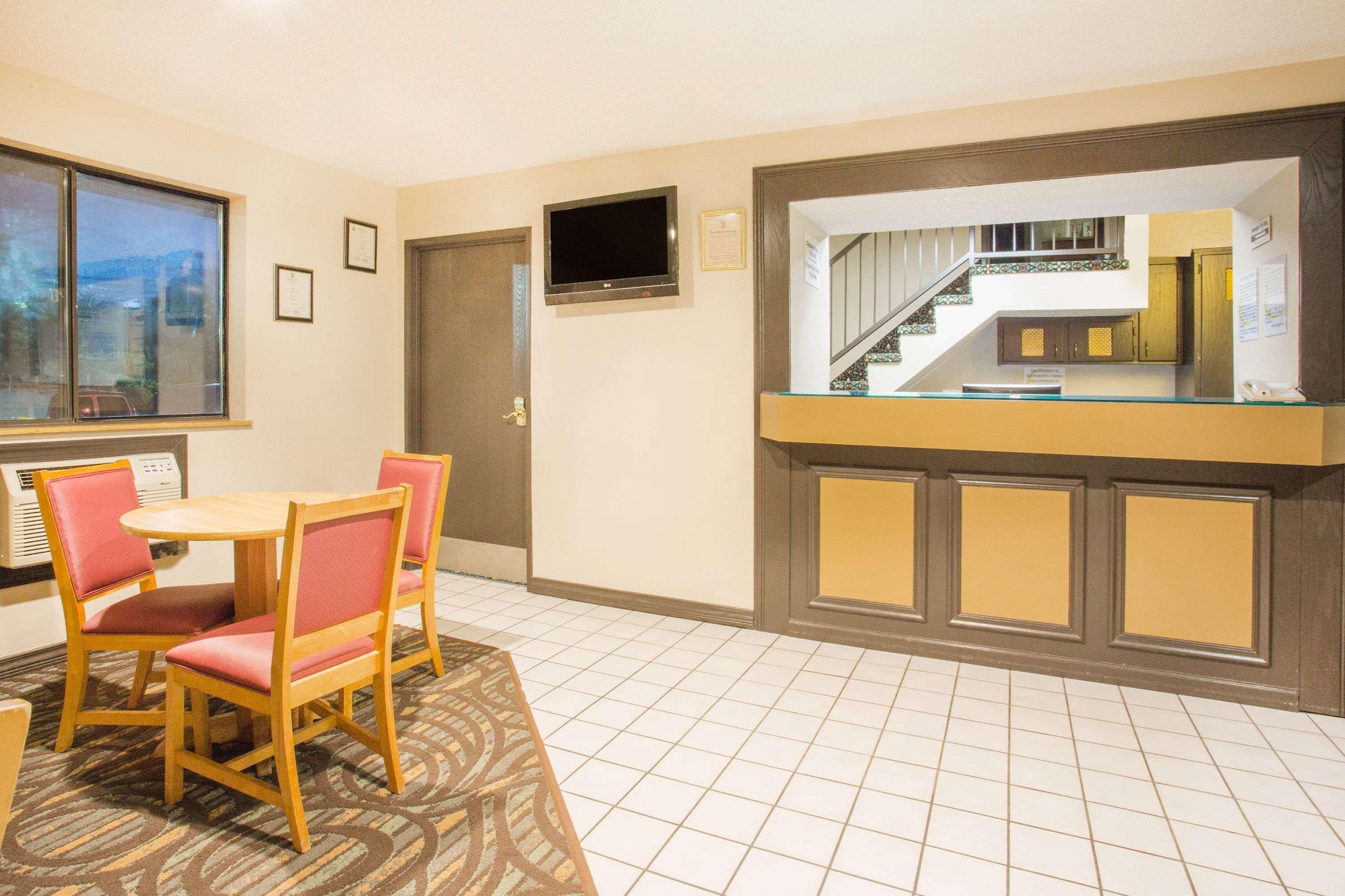 Super 8 By Wyndham Lexington Va Hotel Bagian luar foto
