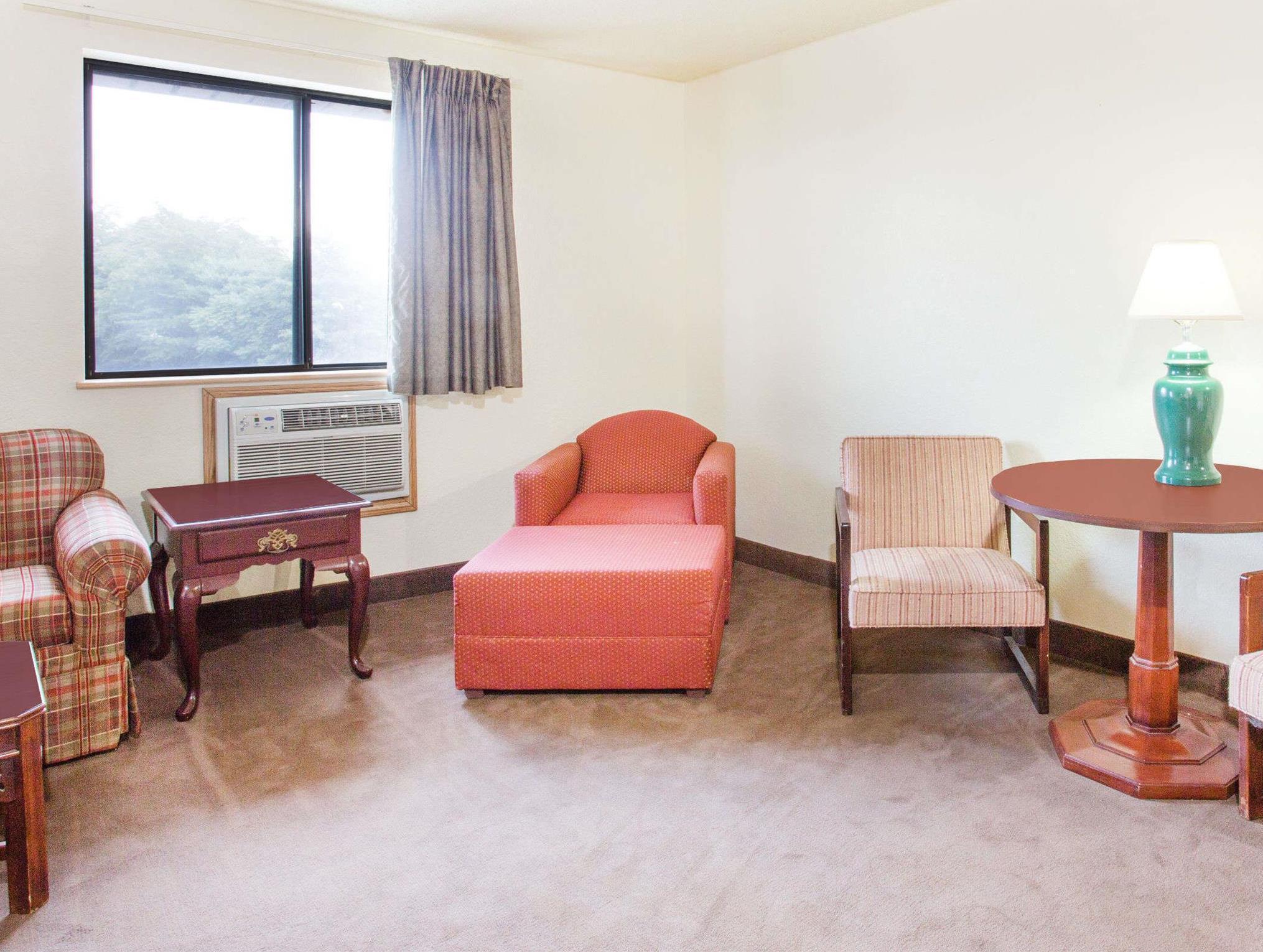 Super 8 By Wyndham Lexington Va Hotel Bagian luar foto