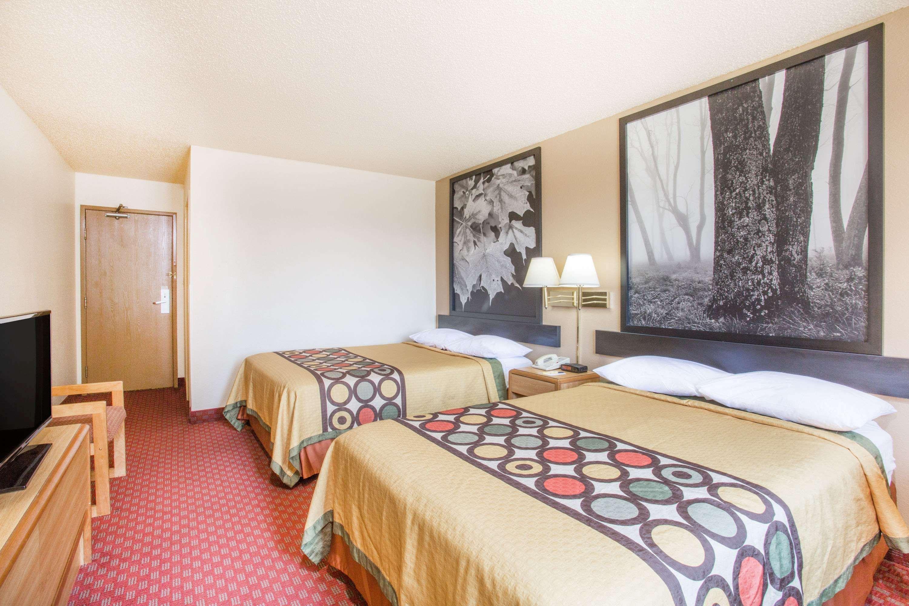 Super 8 By Wyndham Lexington Va Hotel Bagian luar foto