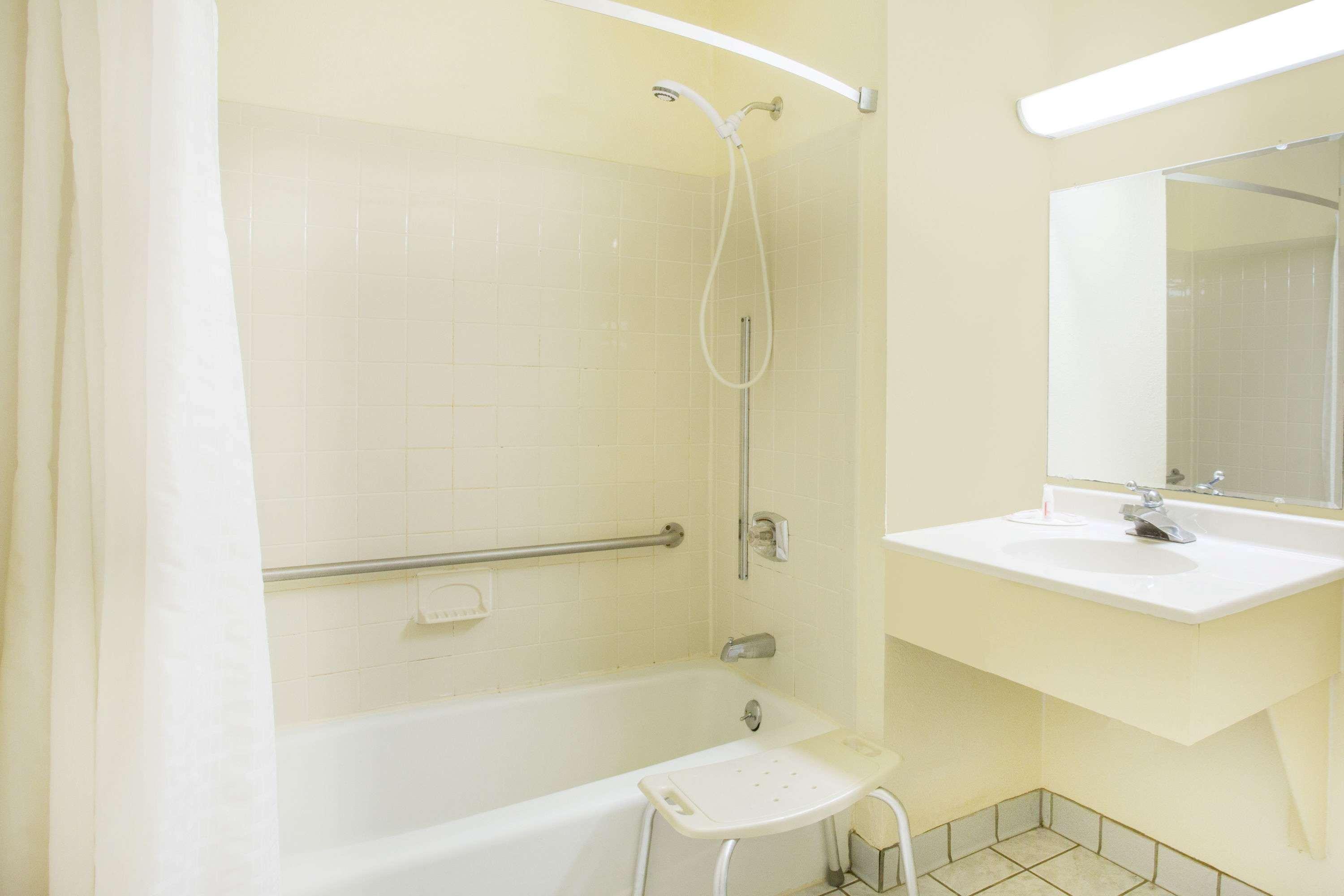 Super 8 By Wyndham Lexington Va Hotel Bagian luar foto