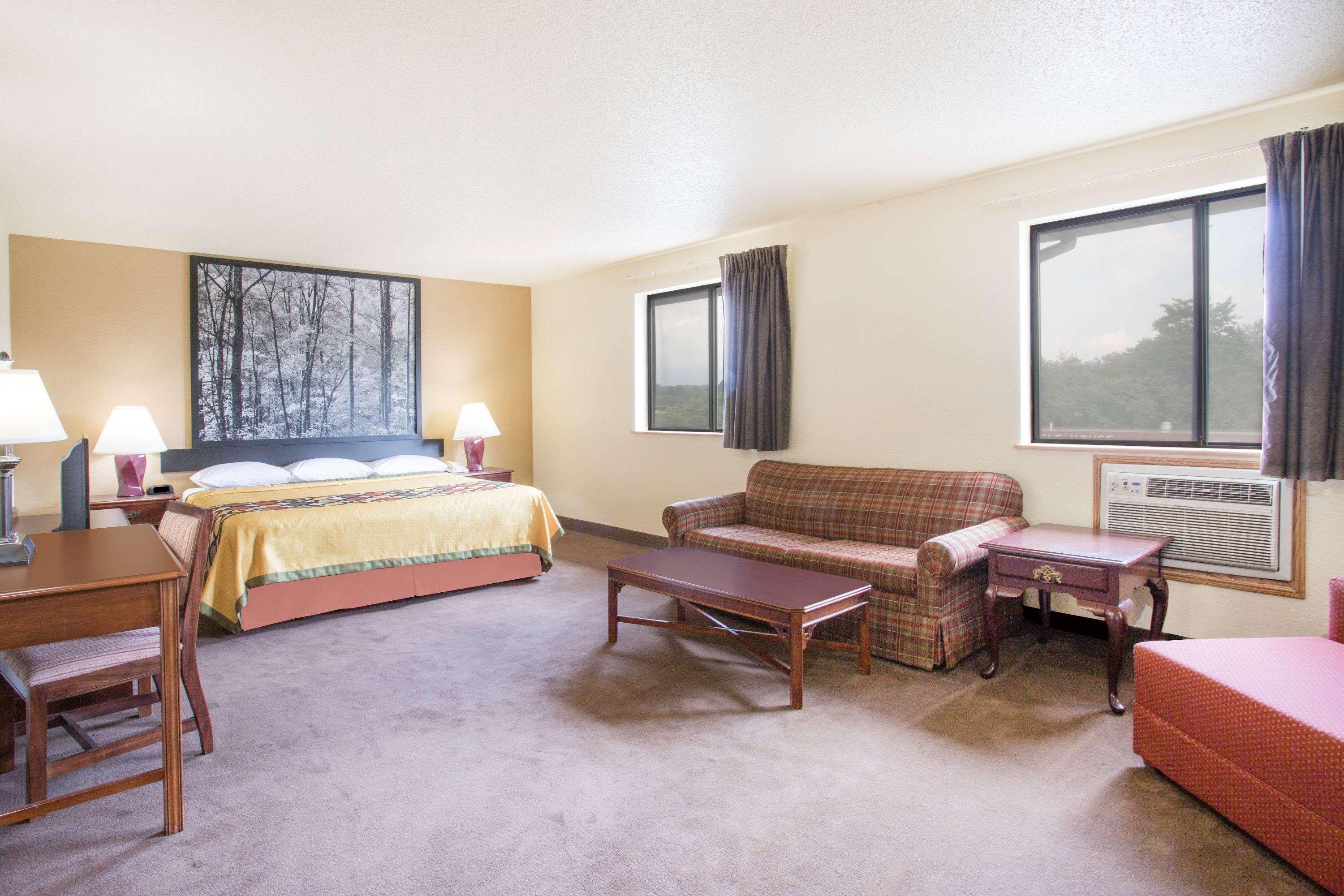 Super 8 By Wyndham Lexington Va Hotel Bagian luar foto