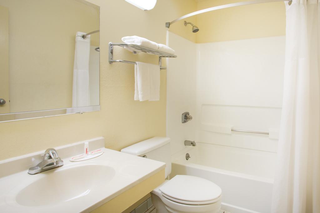 Super 8 By Wyndham Lexington Va Hotel Bagian luar foto